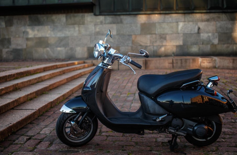 Motos adecuadas para personas bajas: guía para elegir bien según tu estatura